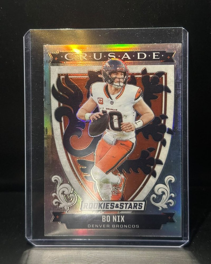 Broncos · Panini Rookies & Stars 2025, inserto Crusade #28, Prizm